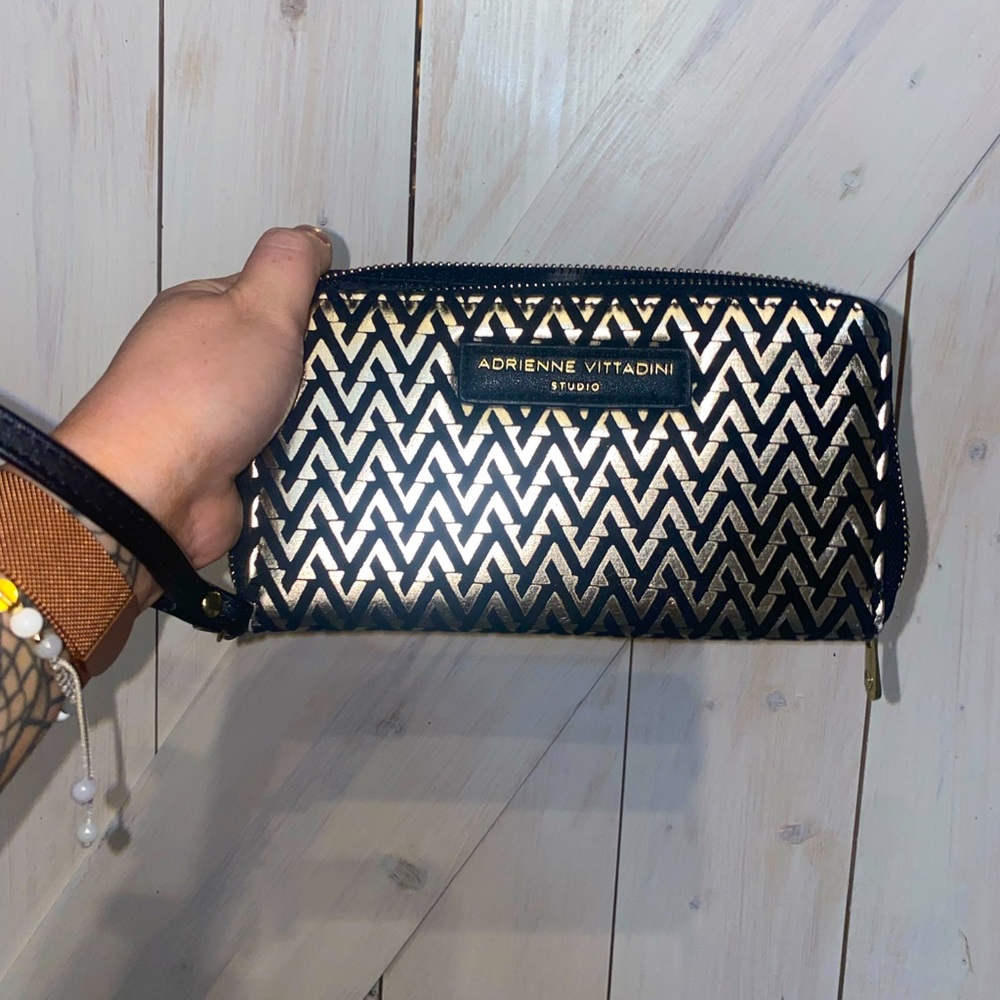adrienne vittadini wallet